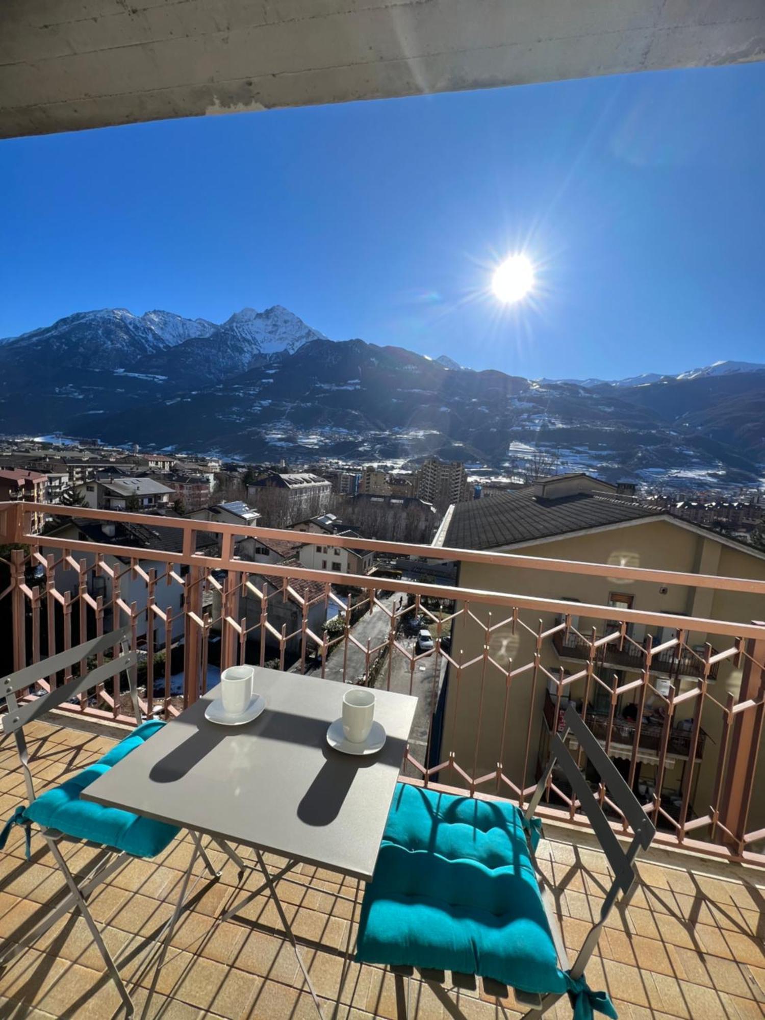 Blue Moon - Via Parigi Apartments Aosta Esterno foto