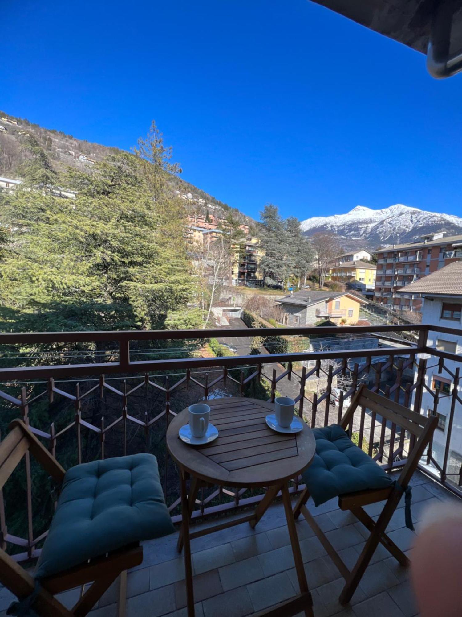 Blue Moon - Via Parigi Apartments Aosta Esterno foto